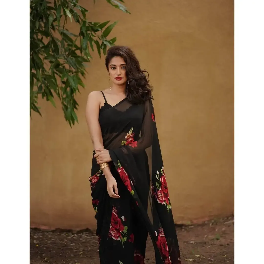 TAMIL ACTRESS ANJANA JAYAPRAKASH IN SLEEVELESS BLACK SAREE